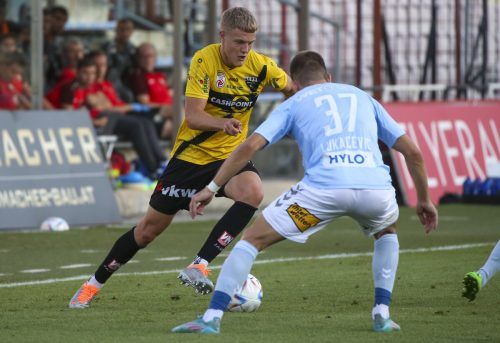 Auch Noah Bischof (links gegen Leonardo Lukacevic) enttäuschte nach überstandener Verletzung bei seinem ersten Einsatz im ÖFB-Cup in dieser Saison. gepa