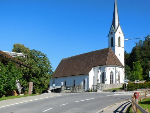 Investiert wird u.a. in eine neue Urnenwand sowie einen barrierefreien Zugang bei der Pfarrkirche. MIMA