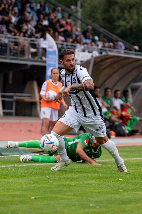 Bregenz um Lukas Katnik peilt den ersten Eliteligasieg gegen Hohenems an. vn/serra
