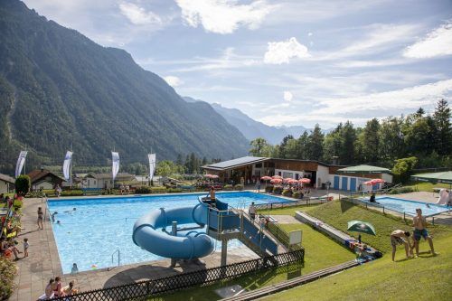 Das Brazer Freibad wird durch eine Kombination von Photovoltaik- und Wärmepumpen das erste Null-Energie-Freibad Vorarlbergs. Meznar