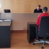 Hungrige Jugendliche demolierten einen Snack-Automaten