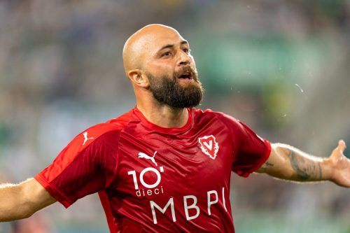 Der Goldtorschütze Tunahan Cicek jubelt. Dank des Treffers des Stürmers schaffte der FC Vaduz die Sensation und schaltete den SK Rapid aus. gepa