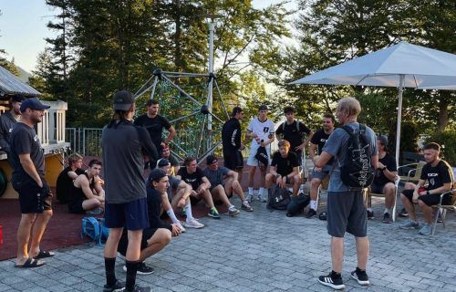 Der Karrenlauf hat beim EC Bregenzerwald vor jeder Saison Tradition.  ECB