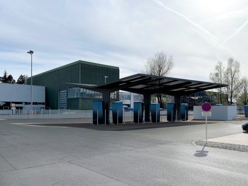 Der Ladepark in Bregenz ist öffentlich zugänglich. Weitere fünf Stationen entlang der Autobahn folgen.  illwerke vkw