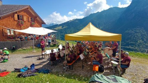 Der Musikverein Frastanz spielte auf der Alpe Gaudenza. HE(5)