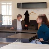 Junge Feuerwehrlerin soll gezündelt haben
