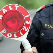 Autofahrerin von falschen Polizisten abkassiert