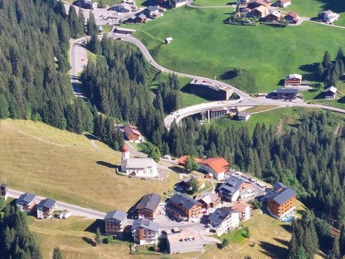 Die Krumbachbrücke wurde vor über 40 Jahren errichtet und ist 170 Meter lang.