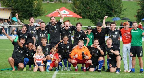 Die Mannschaft hatte nach dem Spiel Grund zum Jubeln. F. KoPF