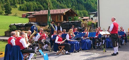 Die Musikanten der HM Klösterle spielten zum Frühschoppen beim traditionellen Kräuterfest am Marienfeiertag auf. Tourismusverein Klösterle