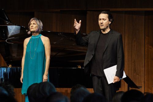Die Sopranistin Marlis Petersen und Ulrich Reinthaller, der den Abend schauspielerisch-textlich gestaltet. Bregenzer Festspiele/Anja Köhler