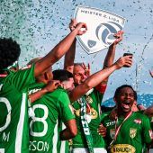Austria Lustenau gegen den FC Red Bull Salzburg anfeuern