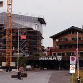 Regenschutz und Firstbaum für Bauprojekte