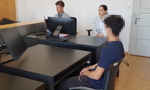 Einer der beiden Angeklagten beim Prozess am Landesgericht Feldkirch. ECKERT