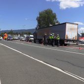 Radfahrer geriet unter Lkw