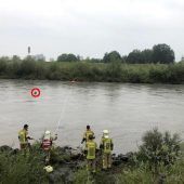 Survival-Schwimmer bleibt trotz wahnwitziger Aktion am Unwettertag straflos. »A8