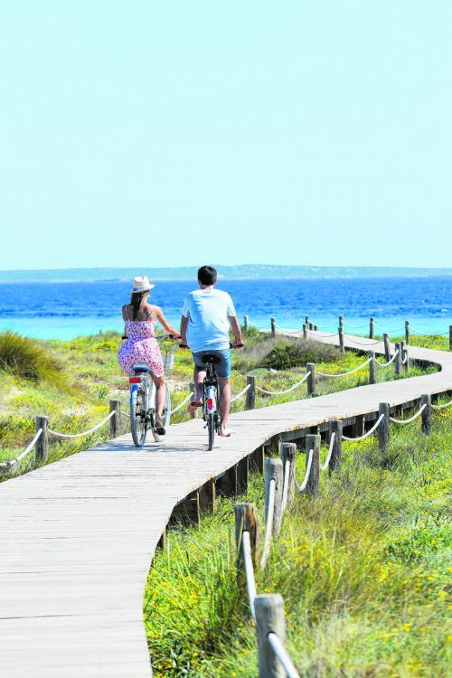 Formentera kann man dank der recht kurzen Strecken auch ausgezeichnet mit dem Fahrrad erkunden. Shutterstock (6)