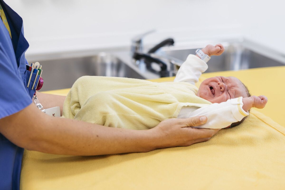 Eine Testphase habe gezeigt, dass es vonseiten der Eltern keine Probleme oder Unsicherheiten gab, sagt Primar Michael Rohde. ⇒Mathis