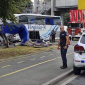 Bus raste in Bulgarien in Polizeiauto