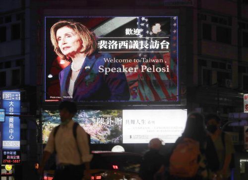 In Taiwan wurde Pelosi willkommen geheißen. 27 chinesische Kampfjets drangen in Taiwans Luftverteidigungszone ein.  AP