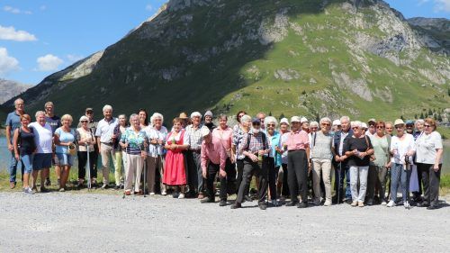 Klostner Senioren vor dem Spullersee. MEK