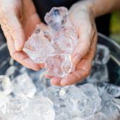 Spanien kämpft mit Eiswürfel-Knappheit