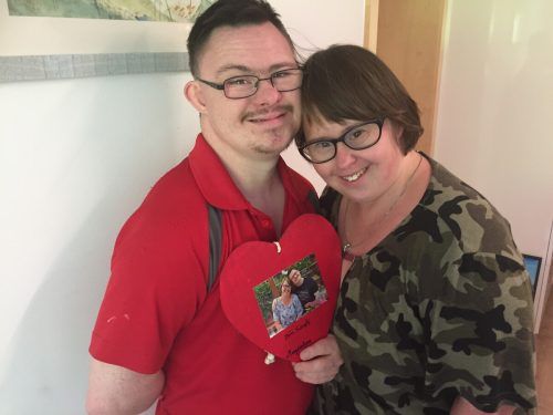 Magdalena und Simon sind seit zweieinhalb Jahren ein Herz und eine Seele. kum