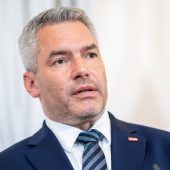 Nach schlechten Umfragewerten Gerüchte um Kanzleraustausch