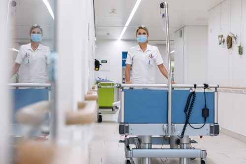 Nur negativ getestetes Gesundheitspersonal ist derzeit in den heimischen Landesspitälern im Dienst.  Hofmeister