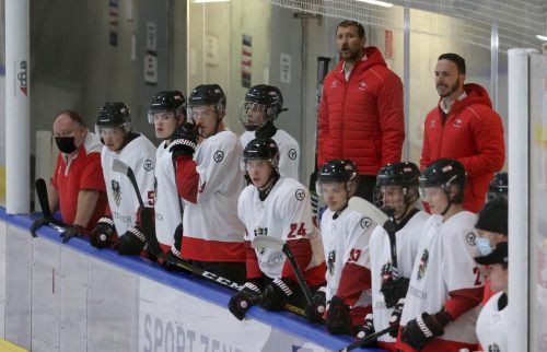 Philipp Pinter führt bei den österreichischen Eishockey-Junioren während der A-WM in Edmonton Regie.  gepa