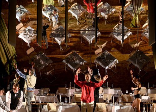 „Reigen“ wurde bei den Salzburger Festspielen uraufgeführt und läuft ab September am Schauspielhaus Zürich.  APA