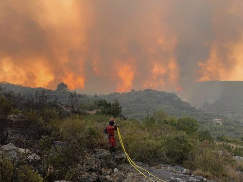 Südlich in der Region von Vall d‘Ebo wurden bereits 11.500 Hektar Wald zerstört.  AP