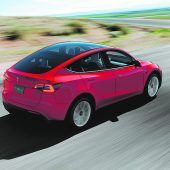 Autonews der Woche Tesla führt europäische Verkaufscharts für E-Autos an / Mercedes zeigt Innenraum des EQE SUV / Software-Update für den Skoda Enyaq iV
