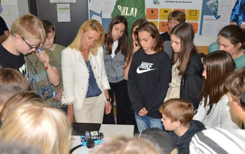 WKV-Vizepräsidentin Kreuzer ist begeistert von der Mintron-Roadshow. WKV