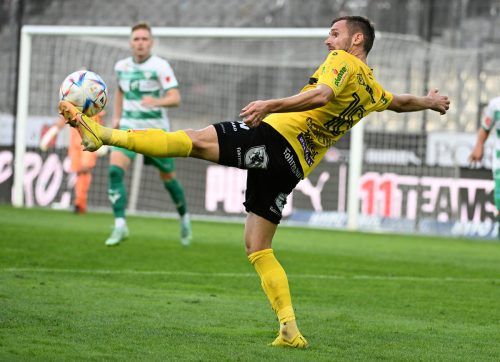 19 Trainer in 14 Profijahren – Emanuel Schreiner hat sich stets durchgesetzt. Auch unter Miroslav Klose hat sich der Linksfuß wieder seinen Platz in der Mannschaft erarbeitet. gepa