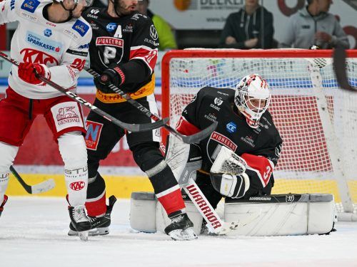 Alles unter Kontrolle. Pioneers-Torhüter David Madlener zog seinem ehemaligen Team KAC den Zahn. gepa