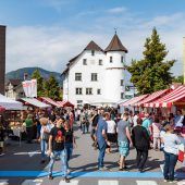 Buntes Markttreiben rund ums Schlössle