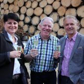 Weinlieferung per Bagger