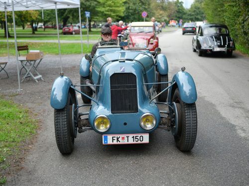 Beeindruckende Autos vergangener Jahrzehnte gab es bei „drive2help“ zu sehen. DeMeiJer