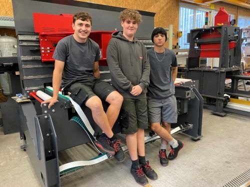 Briganto Beim Aluminium-Säge-Spezialisten haben die Lehrlinge Sandro Lipburger, Tobias Sutterlüty, Can Unurluer mit ihrer Ausbildung gestartet.  briganto