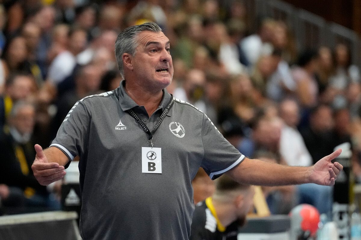 Die Handschrift von „Feuerwehrmann“ Michael Roth war in Schwaz bereits erkennbar. Nun will der Neocoach von Bregenz Handball den Gang in die Abstiegsrunde abwenden.⇒GEPA