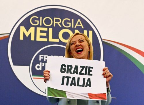 „Danke, Italien“ richtet Parteichefin Meloni den Wählerinnen und Wählern aus. AFP