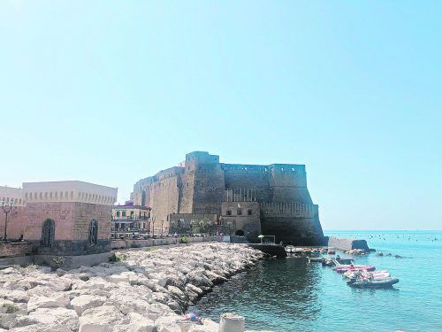Das Castel dell’Ovo ist die älteste erhaltene Befestigung der Stadt Neapel.