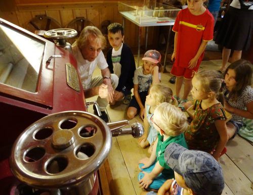 Das Programm macht Museen kindgerecht erlebbar und angreifbar. VN