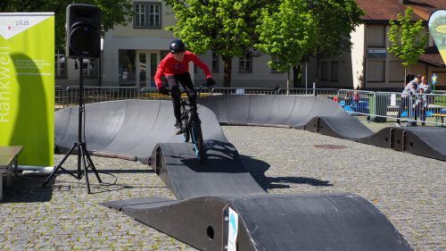 Das richtige Fahren auf der Pumptrack verlangt eine bestimmte Technik. Egle
