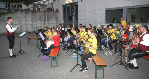 Den Auftakt der Veranstaltung machten die Jungmusik und die „Minimusik“ des MV Frastanz mit ihren neu einstudierten Stücken.  He(4)