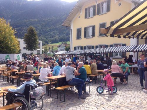 Der Alpabtrieb mit gleichzeitigem Käsemarkt ist in Nenzing alljährlich ein Volksfest. EM