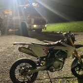 Mit Kleinmotorrad im Graben gelandet