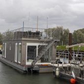 Hausbootpläne schlagen hohe Wellen
