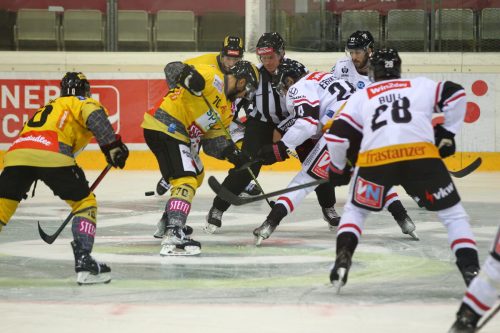Die Mühen von Hampus Eriksson, Steven Birnstill, Christian Bull und Co. gegen die Vienna Capitals blieben unbelohnt.  ©Leo Vymlatil